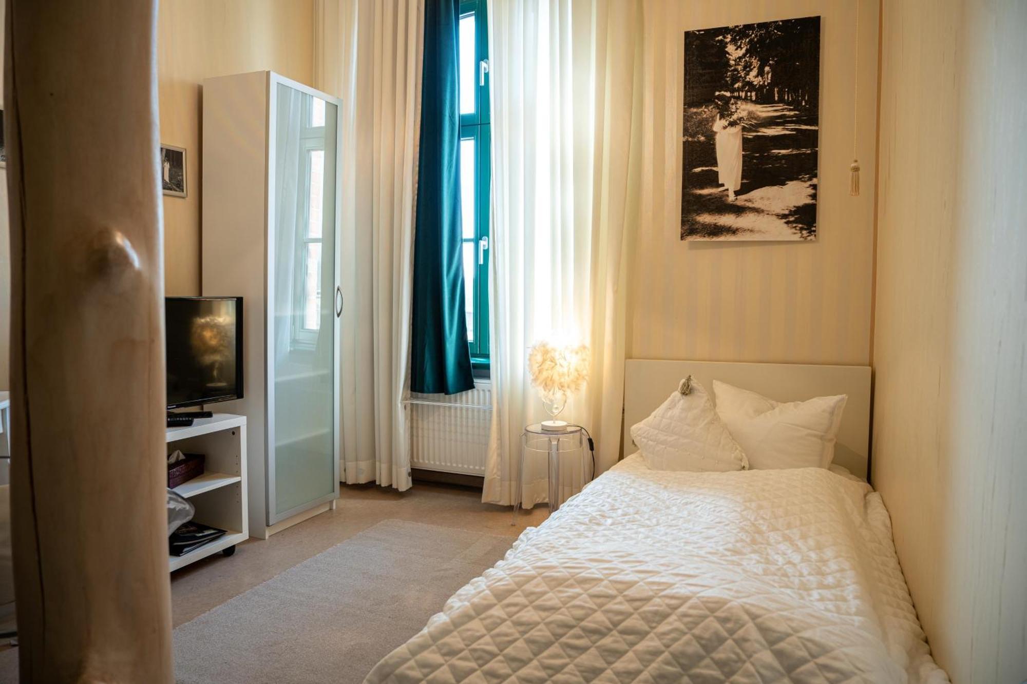 Single Room,1652805558:JPEG